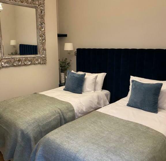 Ch1 Boutique Stays Roman Bath Suite