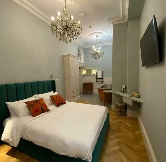 Ch1 Boutique Stays Roman Bath Suite