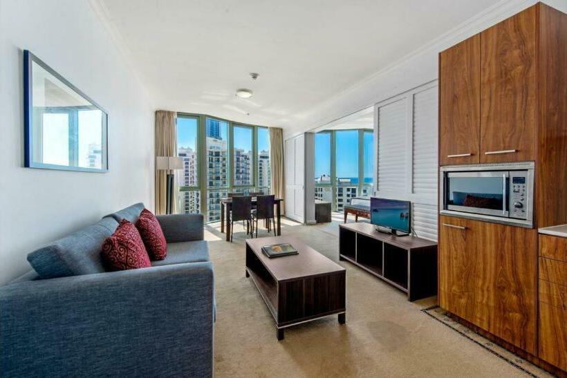 בית מלון כפרי Legends  Penthouse Lvl Spa Suite In Surfers Paradise