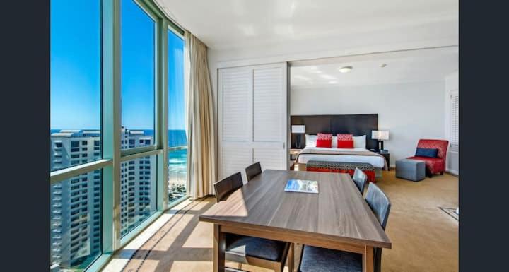 בית מלון כפרי Legends  Penthouse Lvl Spa Suite In Surfers Paradise