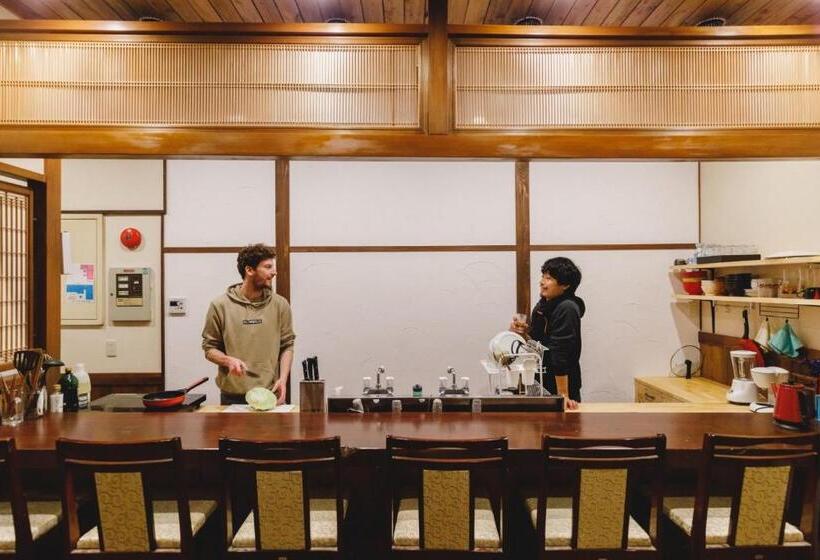 פנסיון Couch Potato Hostel Vacation Stay 88241