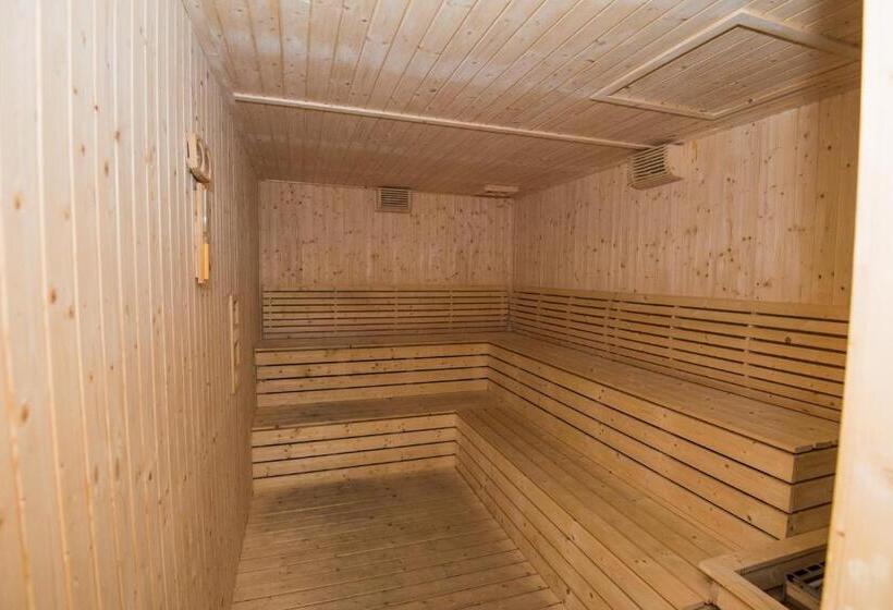 בית מלון כפרי Molek Regency Taman Molek