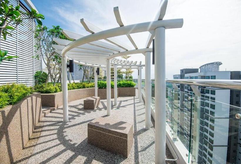 בית מלון כפרי Molek Regency Taman Molek