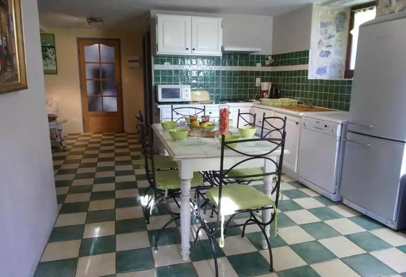 Majatalo Gîte L Escoussou Au Calme, 6p, 4ch, 130m2, Charme Et Nature, Piscine Chauffée, Sud Ardèche