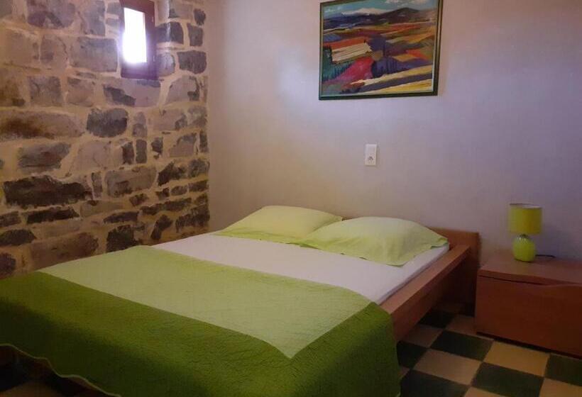 Pansiyon Gîte L Escoussou Au Calme, 6p, 4ch, 130m2, Charme Et Nature, Piscine Chauffée, Sud Ardèche