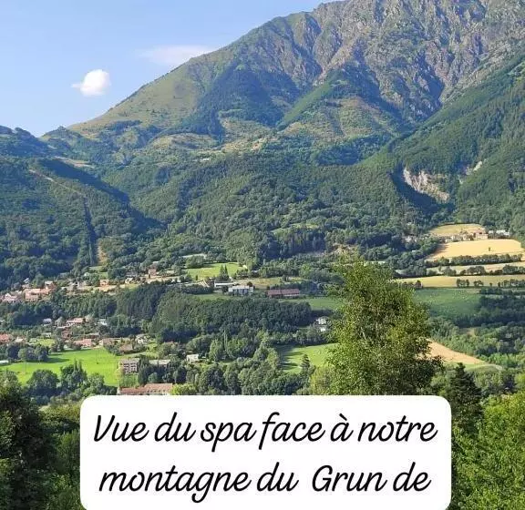 ベッドアンドブレックファースト Les Clarines Perceneige   Chambre D Hôtes Vue Sur Montagne