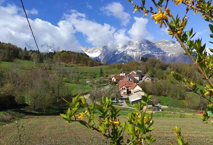 Bed and Breakfast Les Clarines Perceneige   Chambre D Hôtes Vue Sur Montagne