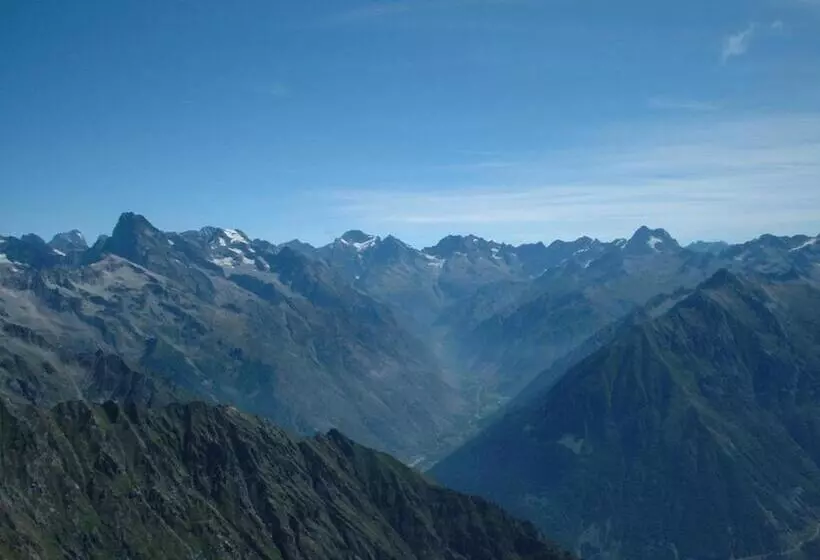 ベッドアンドブレックファースト Les Clarines Perceneige   Chambre D Hôtes Vue Sur Montagne