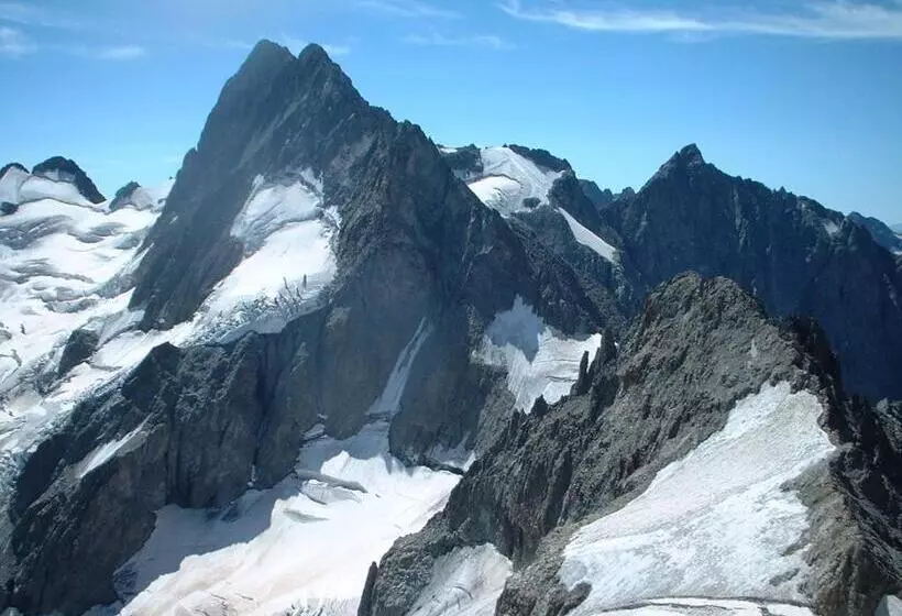 ベッドアンドブレックファースト Les Clarines Perceneige   Chambre D Hôtes Vue Sur Montagne