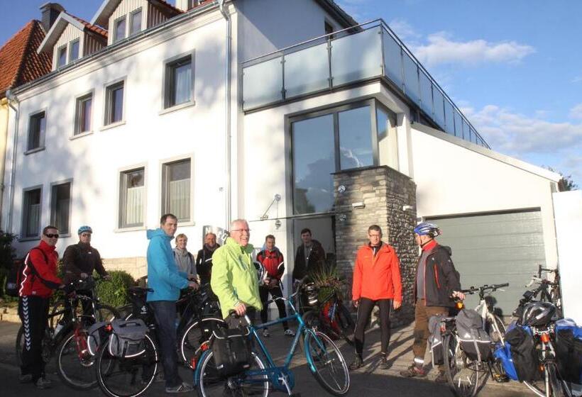 膳宿费 Famos Schlafen