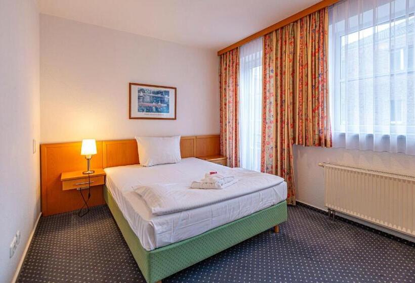 فندق Rostock West Im Kritzmow Park