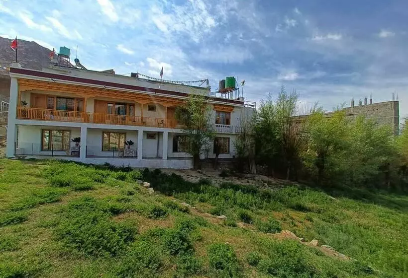ペンション Yang-lha Guest House
