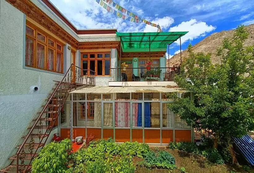 ペンション Yang-lha Guest House