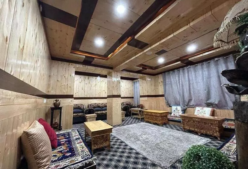 ペンション Yang-lha Guest House