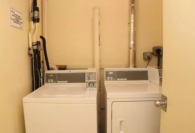 Heart Of South End, Convenient, Comfy Studio #22