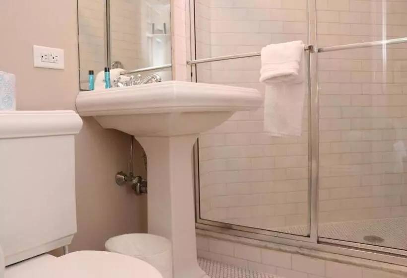 Heart Of South End, Convenient, Comfy Studio #22