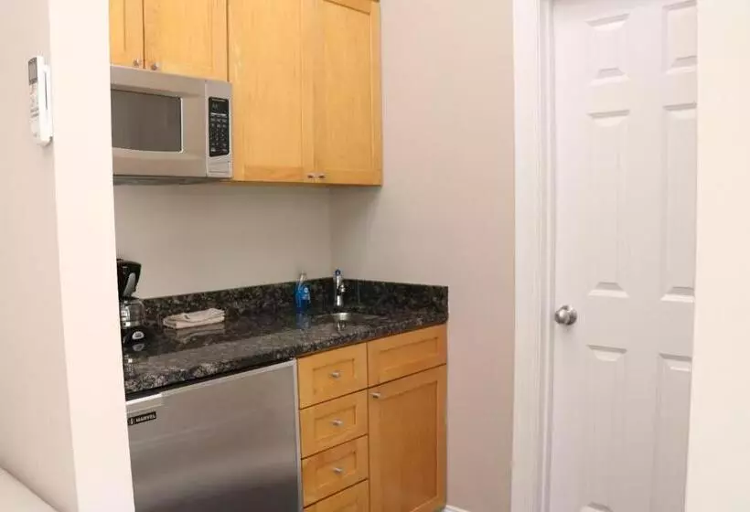 Heart Of South End, Convenient, Comfy Studio #22