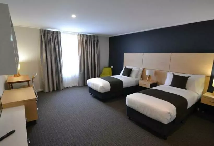 ホテル The Astor Suites