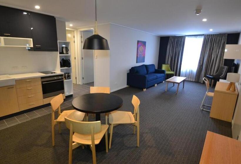 호텔 The Astor Suites