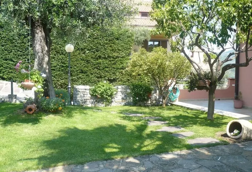 ホテル Azienda Agrituristica Villa Arianna