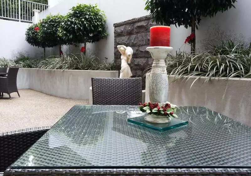 Hotel Bluestone On George