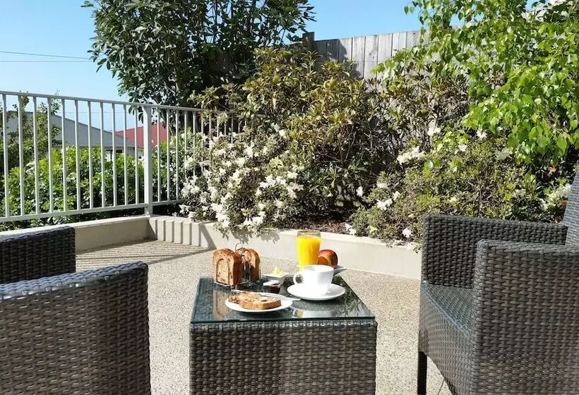 Hotel Bluestone On George