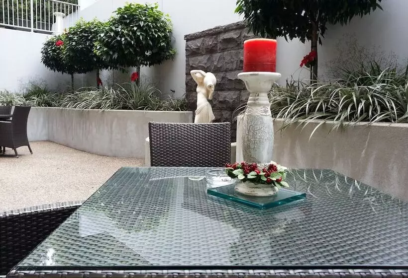 Hotel Bluestone On George