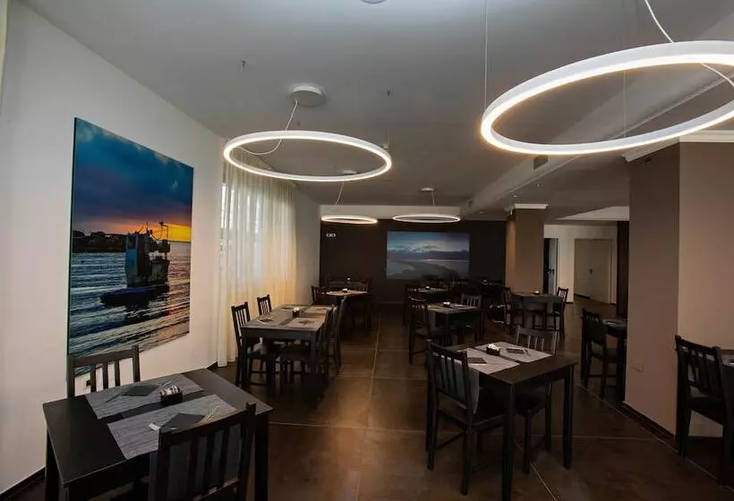 Отель Mediterraneo