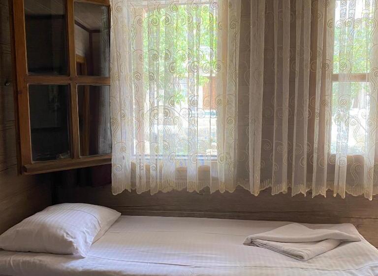 هتل Seven Rock Cave