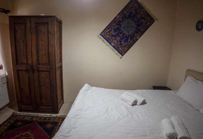 هتل Seven Rock Cave