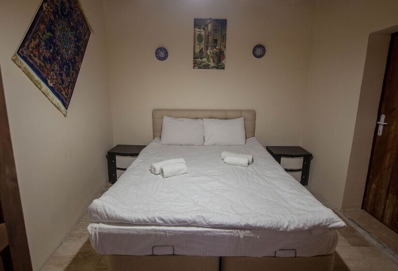 هتل Seven Rock Cave