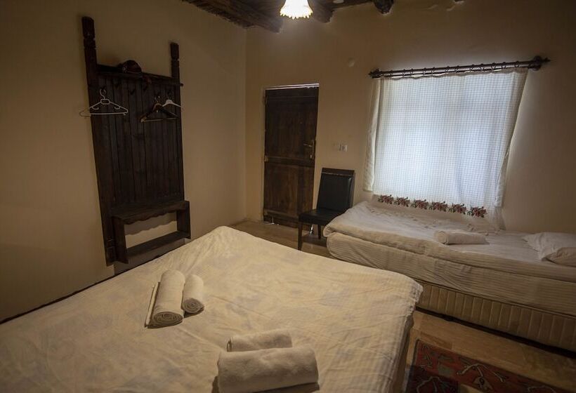 هتل Seven Rock Cave