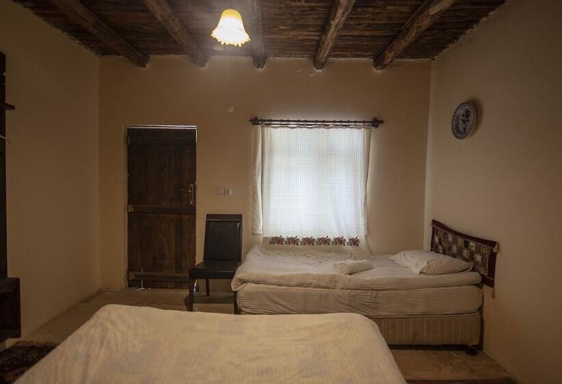 هتل Seven Rock Cave