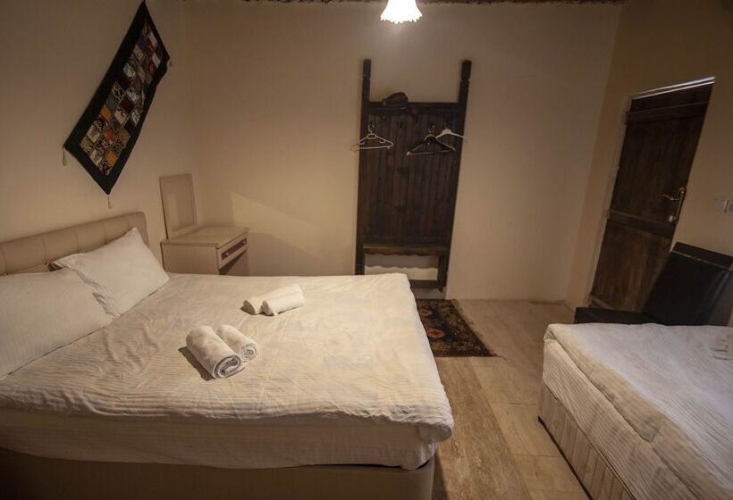 هتل Seven Rock Cave