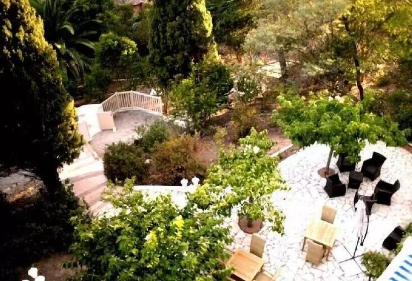 Отель Villa La Chêneraie