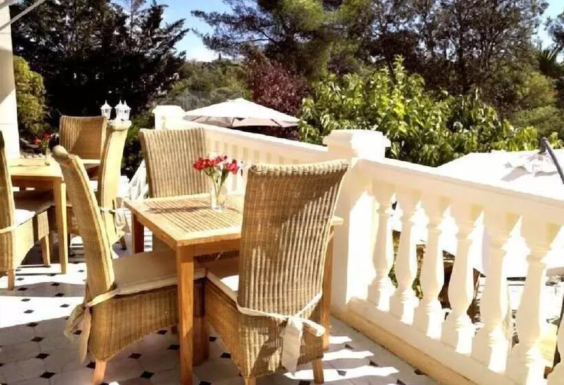 Отель Villa La Chêneraie