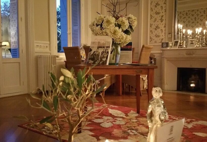 Отель Villa La Chêneraie