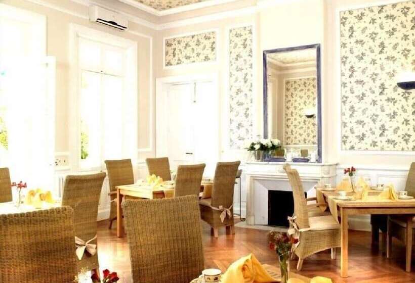 Отель Villa La Chêneraie