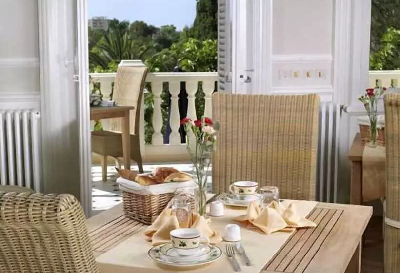 Отель Villa La Chêneraie