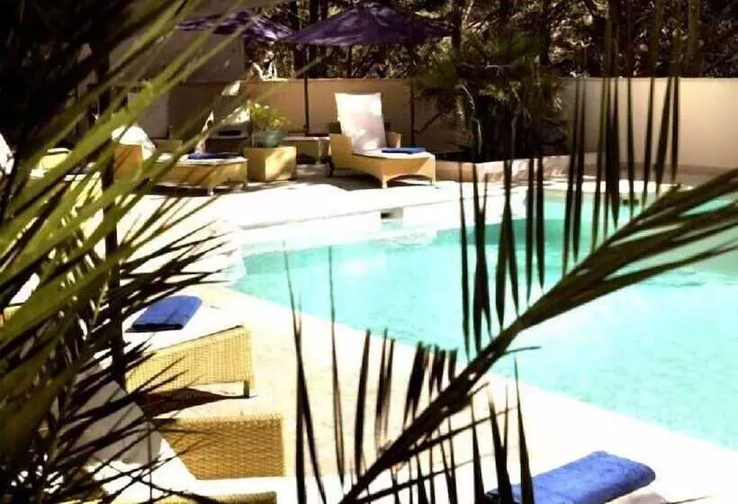 Отель Villa La Chêneraie