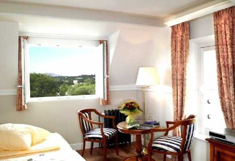 Отель Villa La Chêneraie