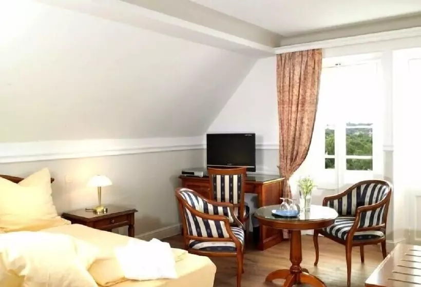 Отель Villa La Chêneraie