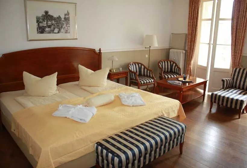 Отель Villa La Chêneraie