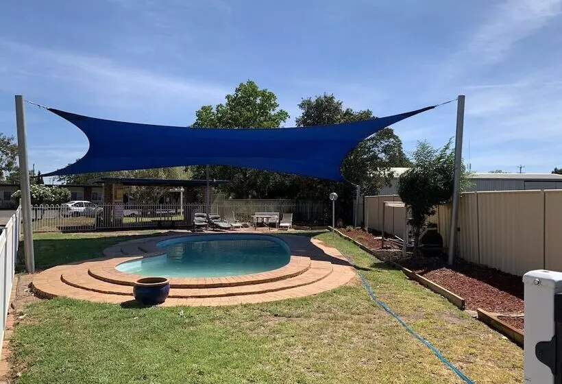 Orana Windmill Motel