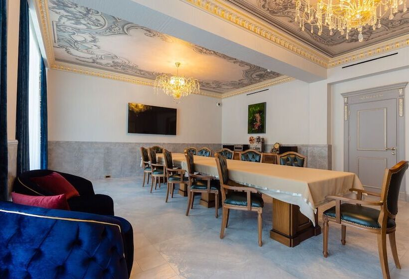 W Regal Boutique Hotel&spa