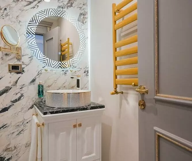 W Regal Boutique Hotel&spa