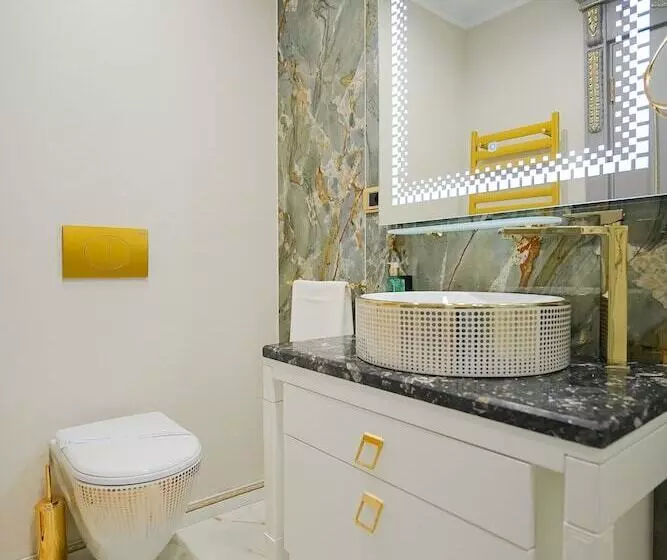 W Regal Boutique Hotel&spa