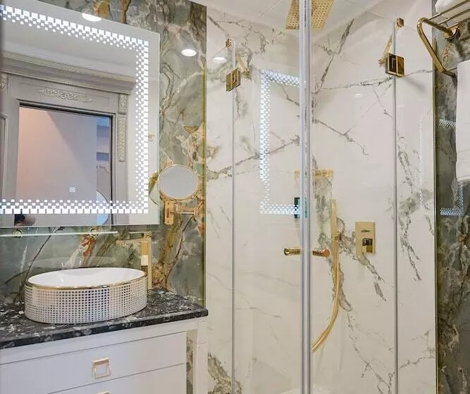 W Regal Boutique Hotel&spa