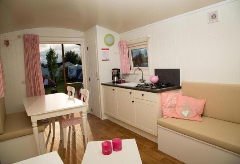 Resort Pipowagen Op Het Strand