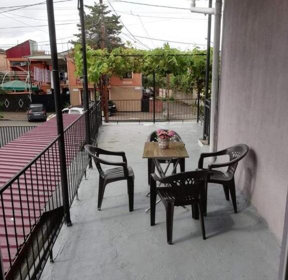 پانسیون Naziti House